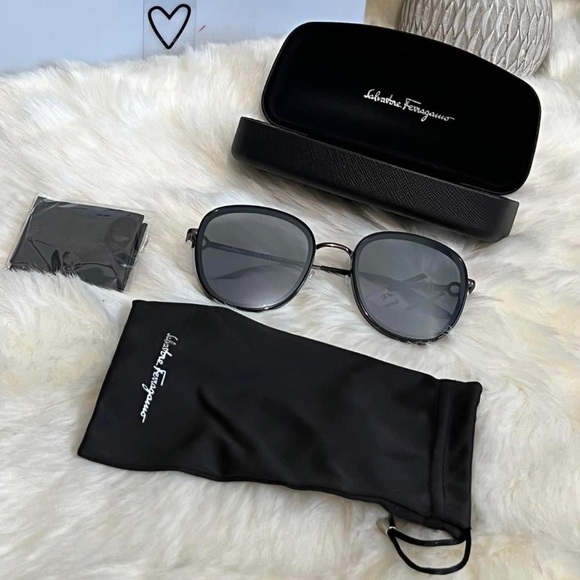 Ferragamo - Picture 1 of 3